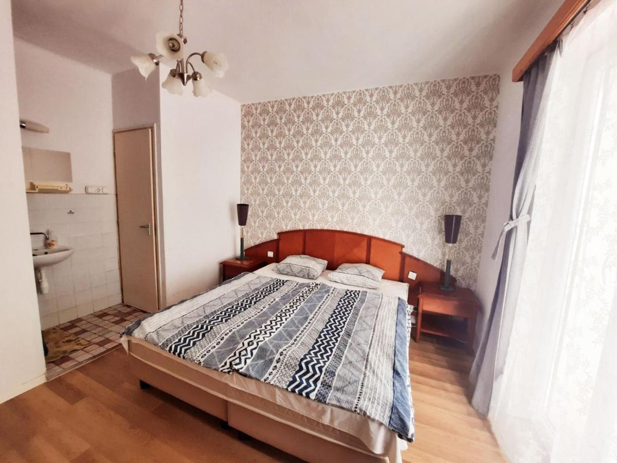 Central Room Balatonszarszo Buitenkant foto